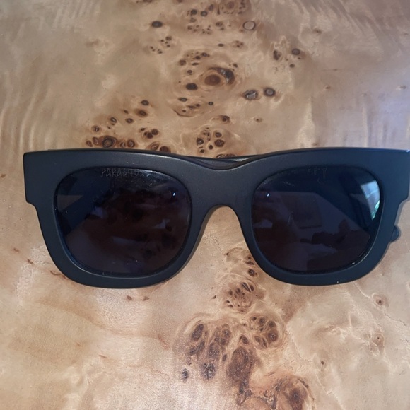 Sold out everywhere - VALLEY
'Parasitos'
51mm Sunglasses - Picture 5 of 8